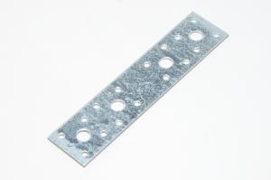 160x20x2,5mm teräksinen reikälevykiinnike jossa 4x 10,9mm ja 16x5 mm reikiä *uusi*