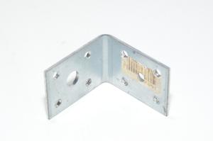 50x50x35x2,4mm teräksinen kulmarauta jossa 1x 10mm, 8x 5mm ja 1x 6mm reiät