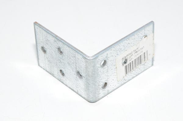 60x60x40x2,4mm teräksinen kulmarauta jossa 9x 5mm reikiä
