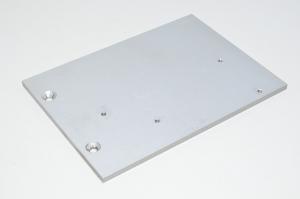 Alumiininen kytkinpaneeli 130x180x5mm jossa 2x upotetut 5,5mm ja 4x M4 reiät