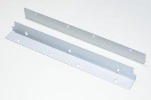 357x36x37,6x1,2mm hopea räkkiasennuskiinnikkeet 4x 7x9,8mm ovaalia reikää ja 3x 4,2/8,8mm reikää *uusi*