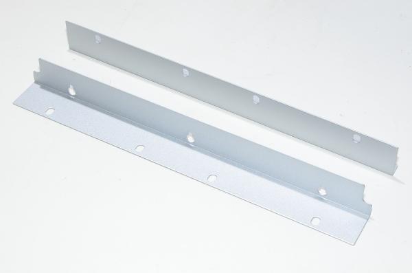 357x36x37,6x1,2mm hopea räkkiasennuskiinnikkeet 4x 7x9,8mm ovaalia reikää ja 3x 4,2/8,8mm reikää *uusi*