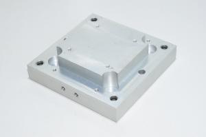 175x175x30mm alumiininen jigipöytä 4x 10,7mm M22x1.5 kierteellä säätöruveja varten varustetulla kiinnitysreijällä