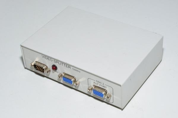 VGA video splitter 1x VGA sisään 2x VGA ulos videosplitteri 150MHz kaistanleveydellä