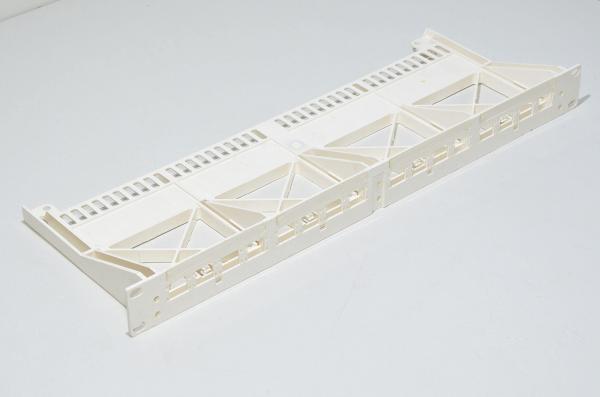 R&M 19" 1U räkkiasennettava kytkentäpaneeli 16x 16,75x14,45mm reijällä, PC 10%GF