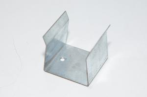 Teräsklipsi 48x45x43x1mm 40-45mm objektille 2x 4,3mm reijillä