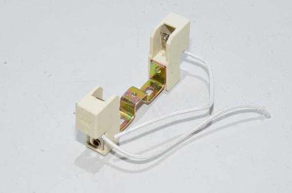 R7S 78mm ceramic halogen lamp holder with 2x 8,5x5mm holes and 1x M4x0.7 threaded hole