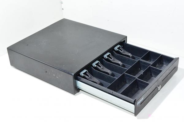 APG Cash Drawer VB030-6-BL1616-B5 musta solenoidiohjattu lukittava kassalaatikko shekkiaukolla, ei liitintä