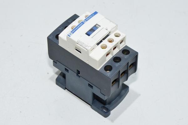 Schneider Electric Telemecanique Square D LC1D32 3x NO 50A, 1x NC ja 1x NO 10A 690VAC, 230VAC contactor