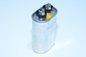 General Electric 26F1650 2,5µF/660VAC 35x55x85mm moottorin käyntikondensaattori 4x 6,3x0,8mm lattaliittimillä