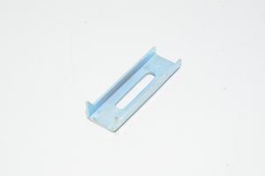 60x18,5x13mm teräskiinnike jossa kynsi ja 5,5x32mm asennusreikä