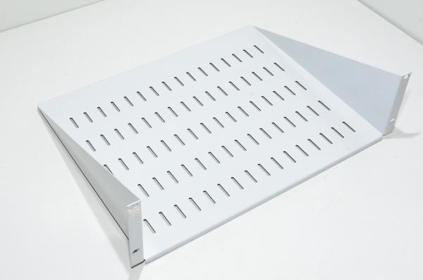 19" 3U 482x370x133mm valkoinen teräksinen laiteräkkihylly pyöristetyillä reijillä ja 10,5x6,8mm ovaaleilla reijillä