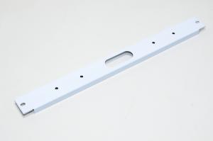 19" 1U 484x44,3x1mm white steel equipment rack mounted blanking plate with 1x 70x25mm oval hole