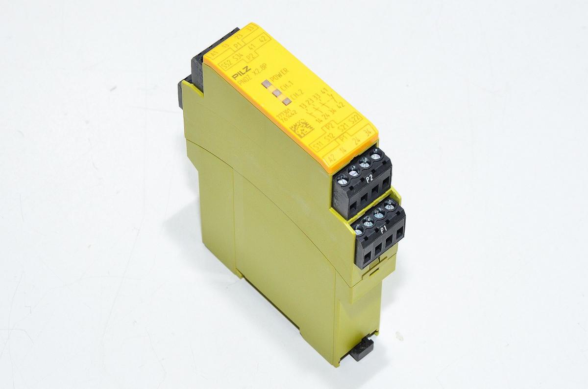 Pilz PNOZ X2.8P 24VACDC 3N/O 1N/C 777301 safety relay 24VAC / 24VDC ...
