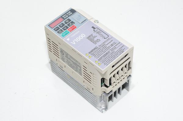 Yaskawa V1000 CIMR-VCBA0003BAA kompakti vektoriohjattu moottoriohjain, sisääntulo 200-240VAC 7,3A ulostulo 3~ 0-240VAC 3,3A 0-400Hz 750W