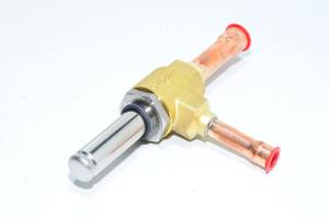 Danfoss sähkökäyttöinen laajennusventtiili, AKV 10P2 068F5212 3/8x1/2"