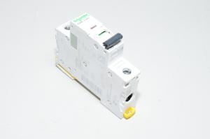 32A 1-phase C-type automatic fuse / circuit breaker Schneider Electric iC60N Acti9 A9F74132 C32A 230VAC / 400VAC