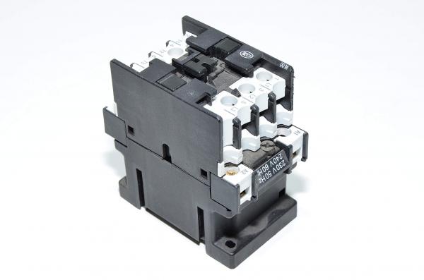 Klöckner & Moeller DIL00M (230-240V) 061217 20A / 690VAC, 230VAC, 3x NO kontaktori *ei kansilevyä*
