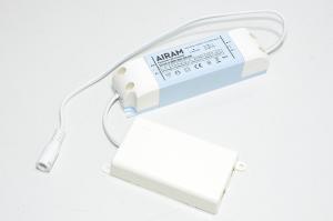 Max 50VDC 0,9A 30W ulos 220-240VAC sisään Airam ED-SC II 30W900I SMPS vakiovirtalähde + 5,5x2,1mm uros DC liitin