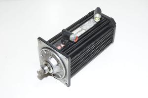 Lenze MCA 13I41-RS0P2-Z0D0-ST5S00N-R0SU 13291360 asynkroninen servomoottori 1,7kW, 3000rpm kulahtaneella rattaalla