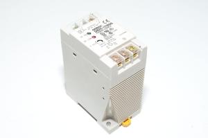 Omron S82K-01505 SMPS virtalähde yksikkö, sisään 100-240VAC ulos 5VDC 2.5A 15W *uusi*