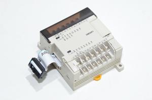 Omron Sysmac mini CPM1A-20EDR1-D ohjelmoitava ohain, CPU yksikkö *alempi suojakansi puuttuu*