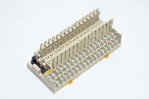 Omron G7TC-OC16 24VDC releliitin kanta  DIN kisko asennettava 