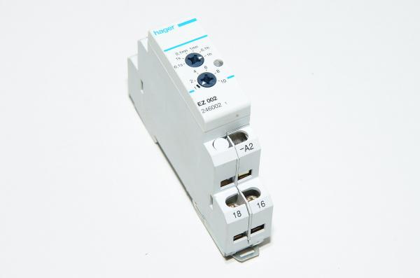 Hager EZ 002 päästöhidastettu aikarele jossa sisääntulo 220VAC tai 24VAC / 24DC ja 1x NC / NO kärjet 10A 250V 0.1s-10h