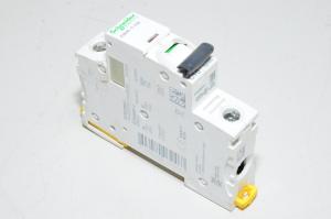 10A 1-vaihe C-tyypin automaattisulake / johdonsuojakatkaisija Schneider Electric iC60N Acti9 A9F74125 C10A 230VAC / 400VAC