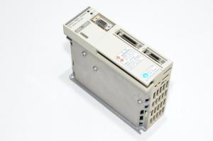 Omron Omnuc R88D-UP08HA AC servomoottoriohjain, sisääntulo 200-230VAC ulostulo 1~ 0-200VAC 2,0A 200W