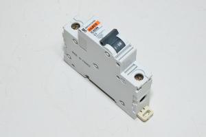 1A 1-vaihe C-tyypin automaattisulake / johdonsuojakatkaisija Merlin Gerin multi9 C60N C1 230VAC / 400VAC