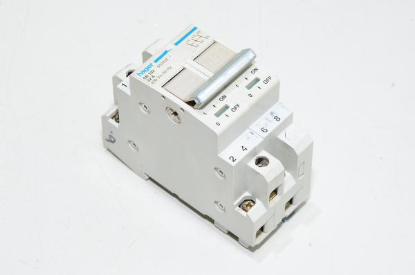 32A Hager SB 332 552332 7 400VAC kytkin 3 x NO koskettimella