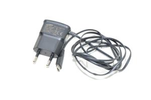 5VDC 700mA 3,5W ulostulo, 100-240VAC sisääntulo Samsung ETA0U10EBE hakkurivirtalähde, MicroUSB