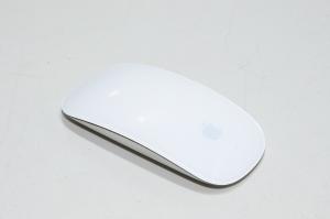 Apple Magic Mouse -hiiri, Bluetooth *muoviset pehmustelistat puuttuvat pohjasta*