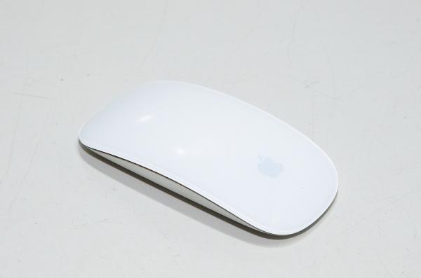 Apple Magic Mouse -hiiri, Bluetooth *muoviset pehmustelistat puuttuvat pohjasta*