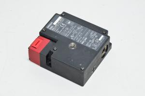 Omron D4DL-1DFG-B small door lock switch 2x NC + 1x NC contacts