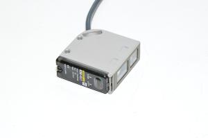 Omron E3S-CL1 distance-settable photoelectric sensor, 10-30VDC, 100mA, PNP/NPN *new*