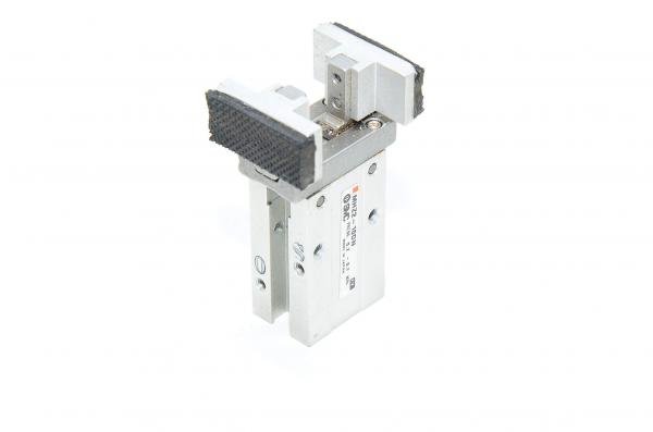 SMC MHZ2-10DN standard type double acting 2-finger linear air gripper with narrow grip + grippers with rubber pads