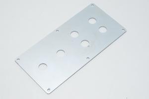 Alumiininen kytkinpaneeli 100x210x3mm jossa 6x 16mm ja 6x 5mm reiät