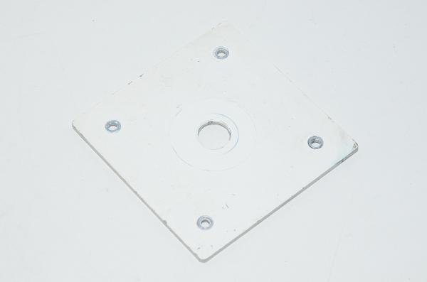 Alumiininen kytkinpaneeli 100x100x3mm jossa 1x 15.5mm ja 4x 4mm reiät